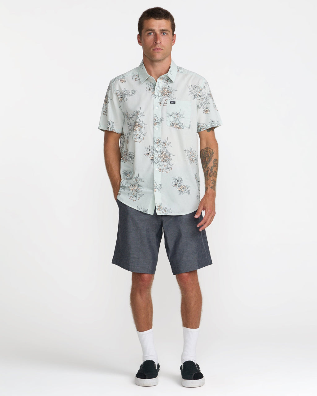 RVCA Botanical SS Shirt Green Tea on model