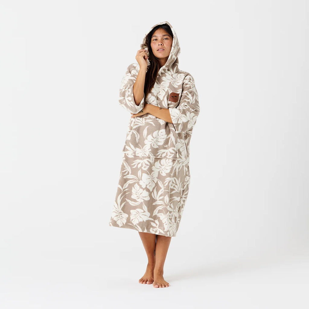 Slowtide Hauke Chilling Fleece Poncho White