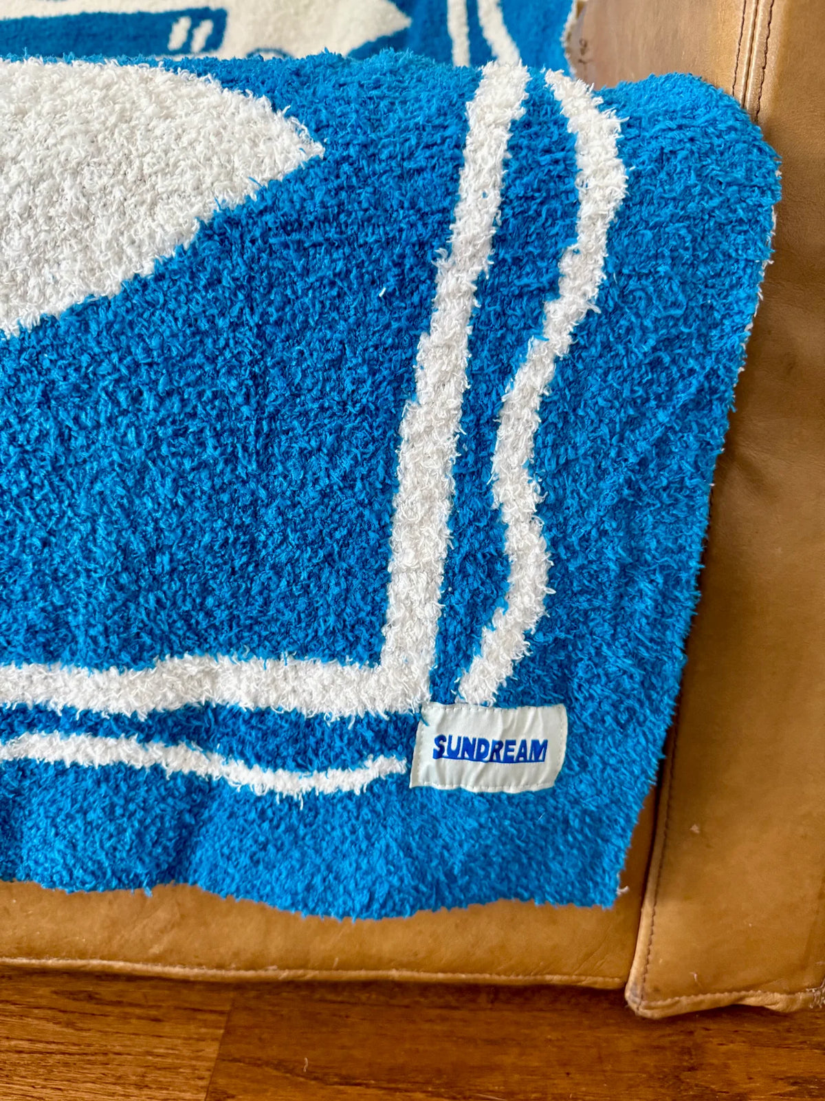 SUNDREAM Pacific Row Plush Throw