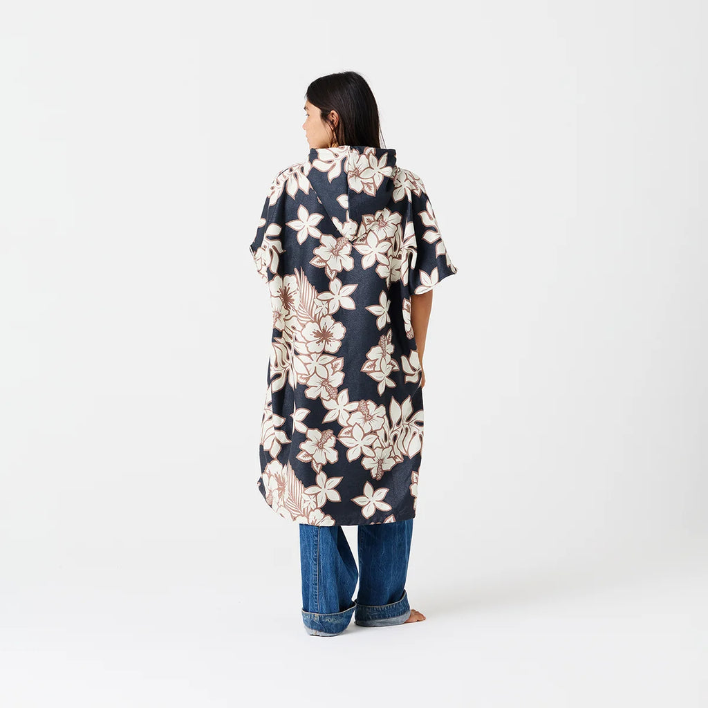 Slowtide Olinda Quick-Dry Poncho Black
