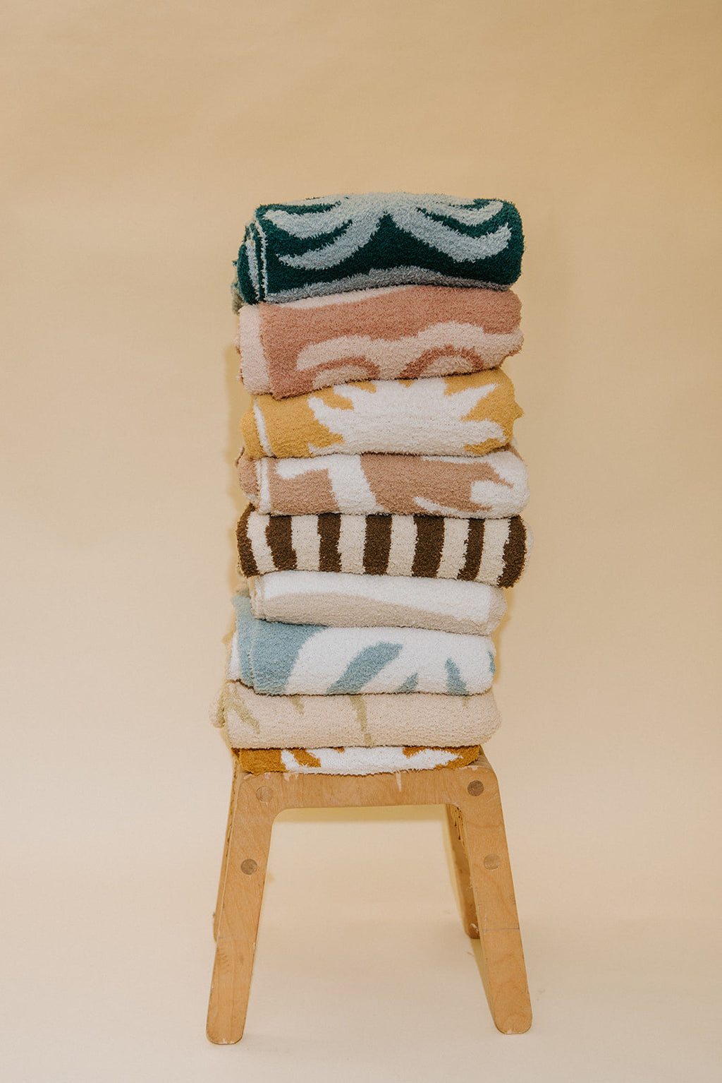 Sundream Shellcheck Plush Throw - Sand