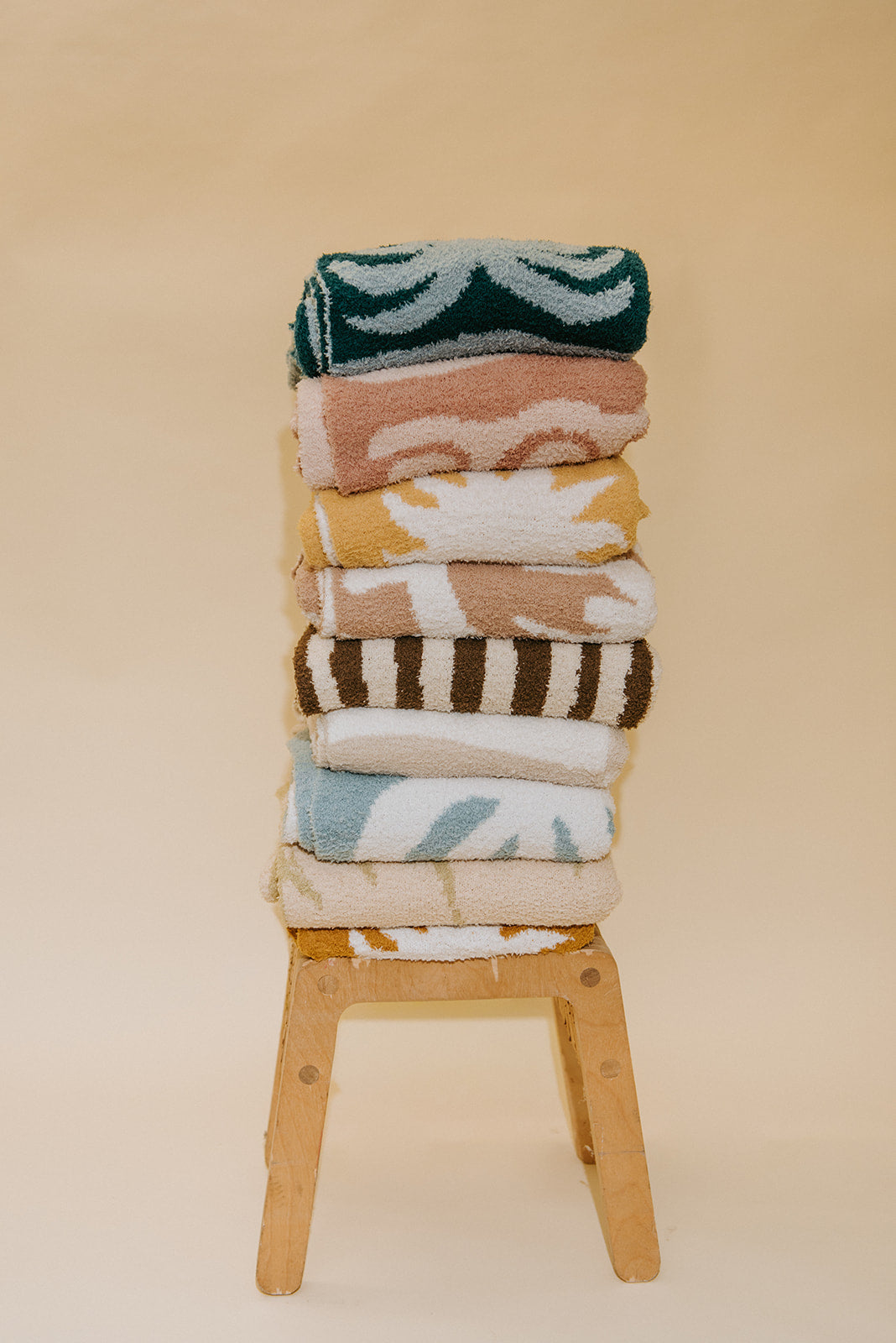 Sundream Shellcheck Plush Throw - Sand