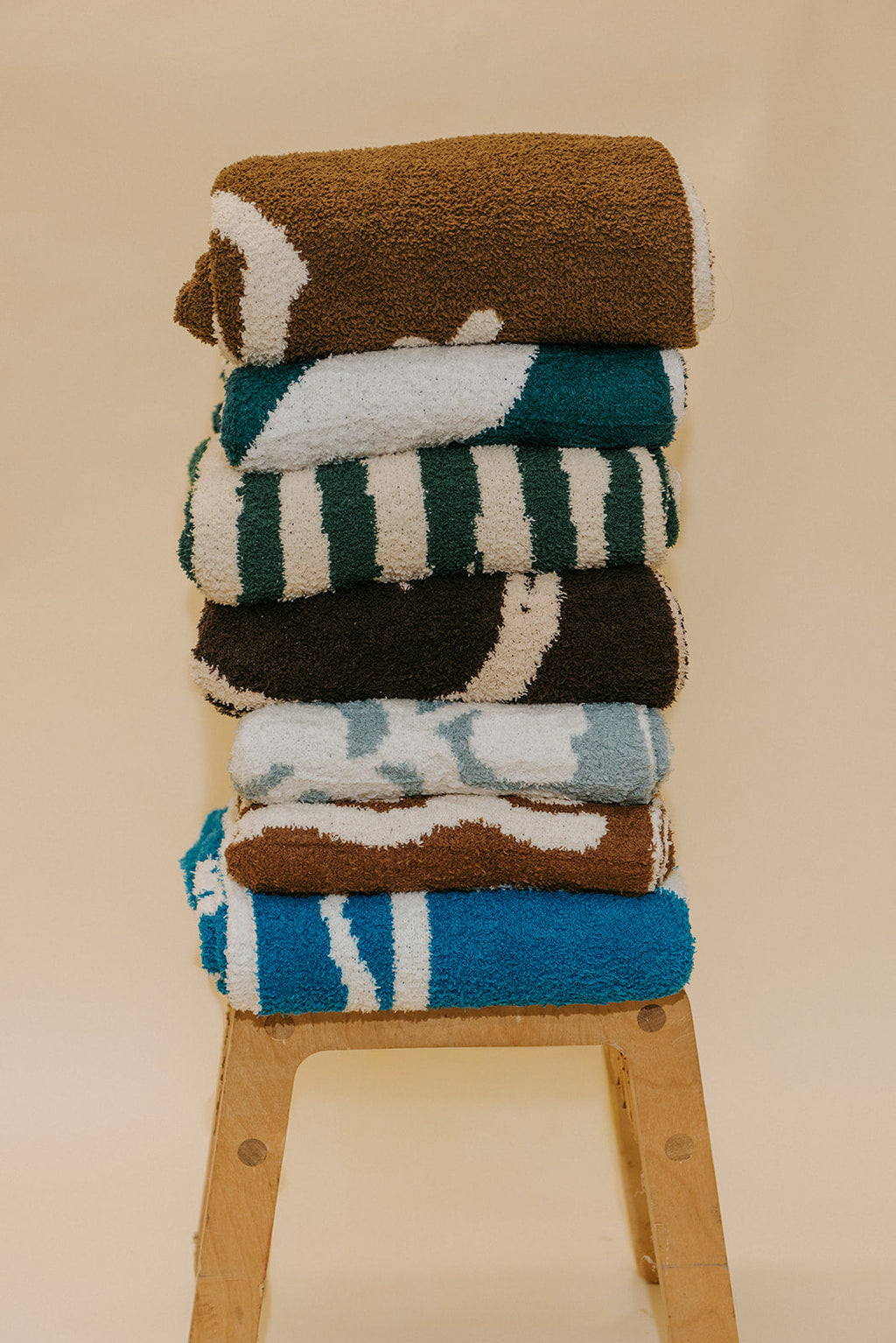 Sundream Green & Cream Stripe Plush Throw