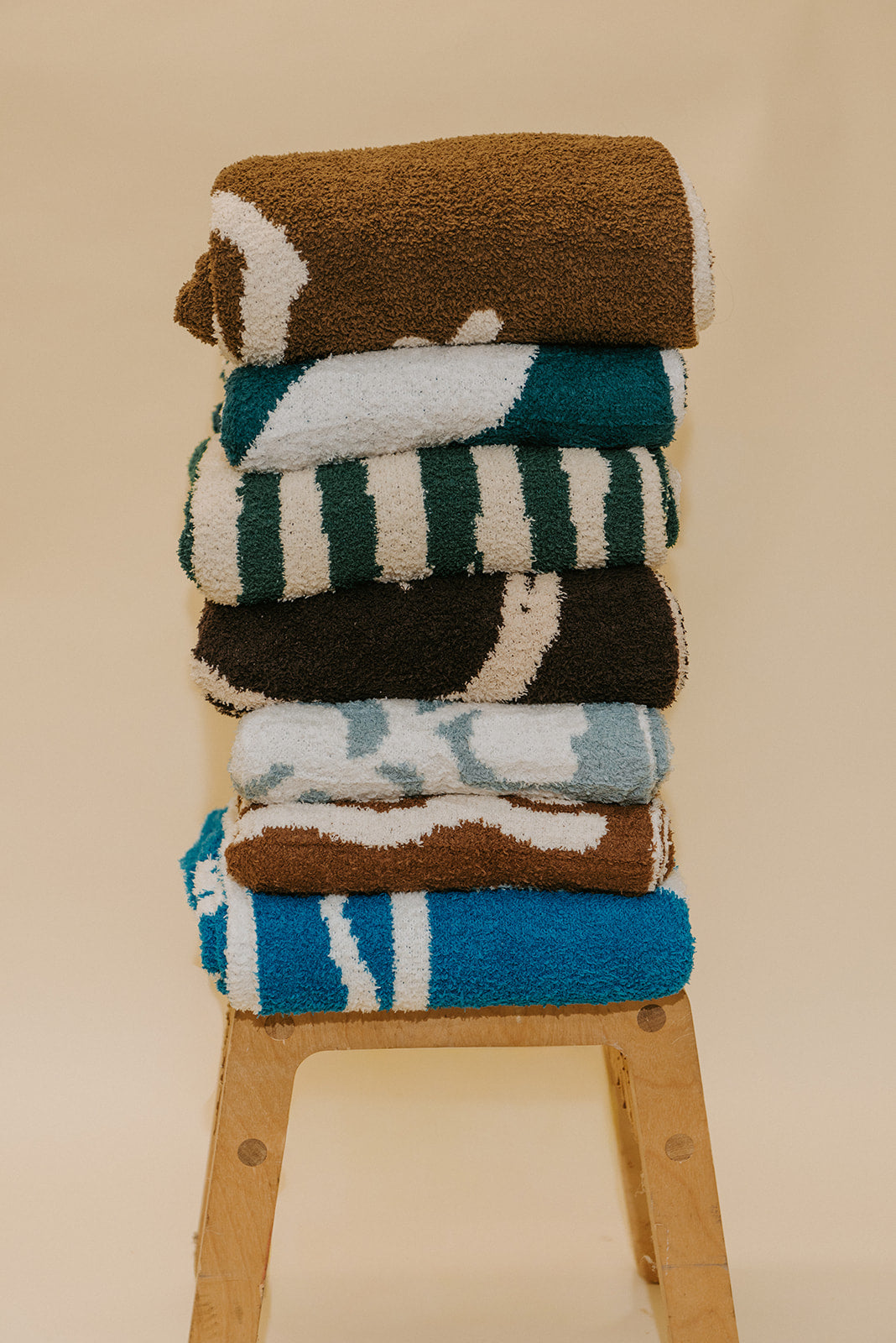 Sundream Green & Cream Stripe Plush Throw