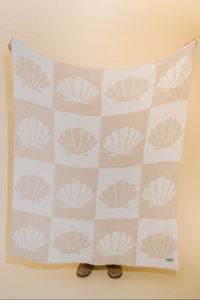Sundream Shellcheck Plush Throw - Sand