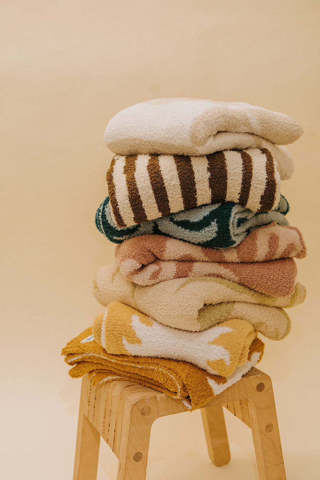Sundream Shellcheck Plush Throw - Sand