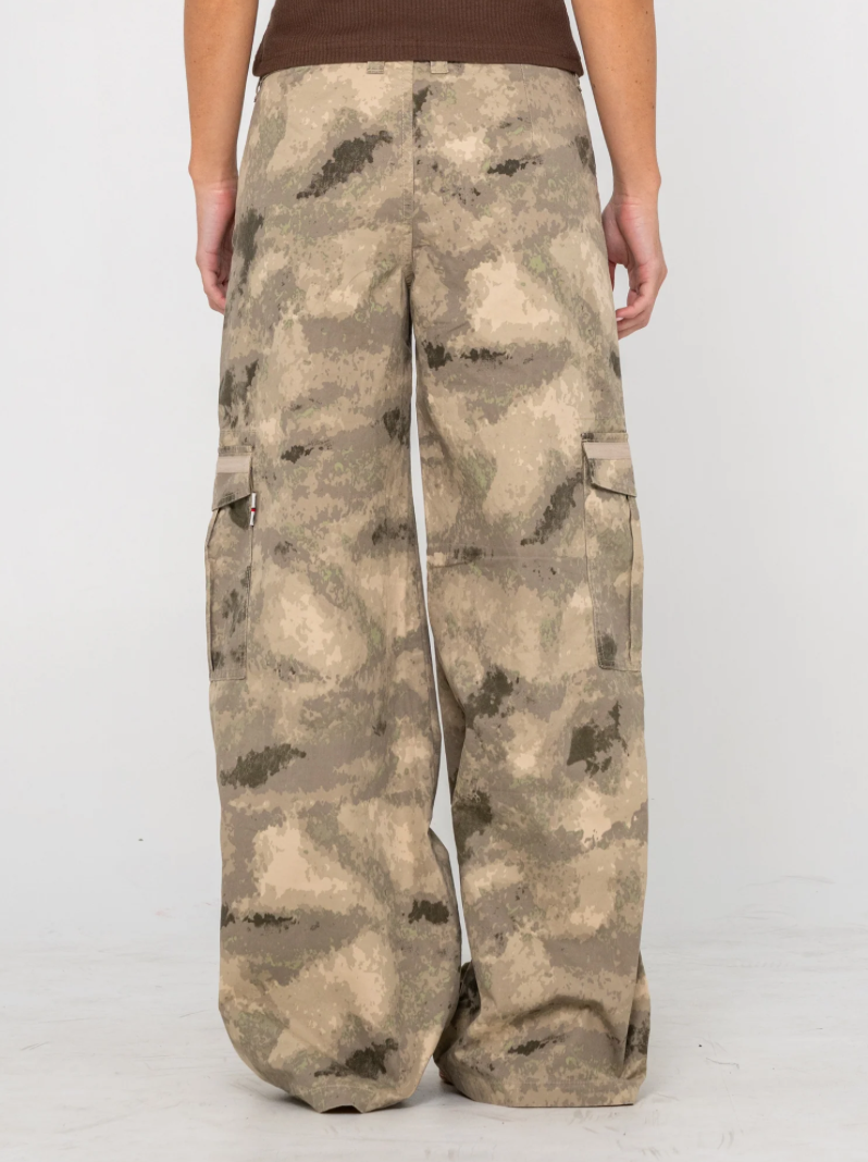 RUSTY CAMOOZY LOW RISE CARGO PANT
