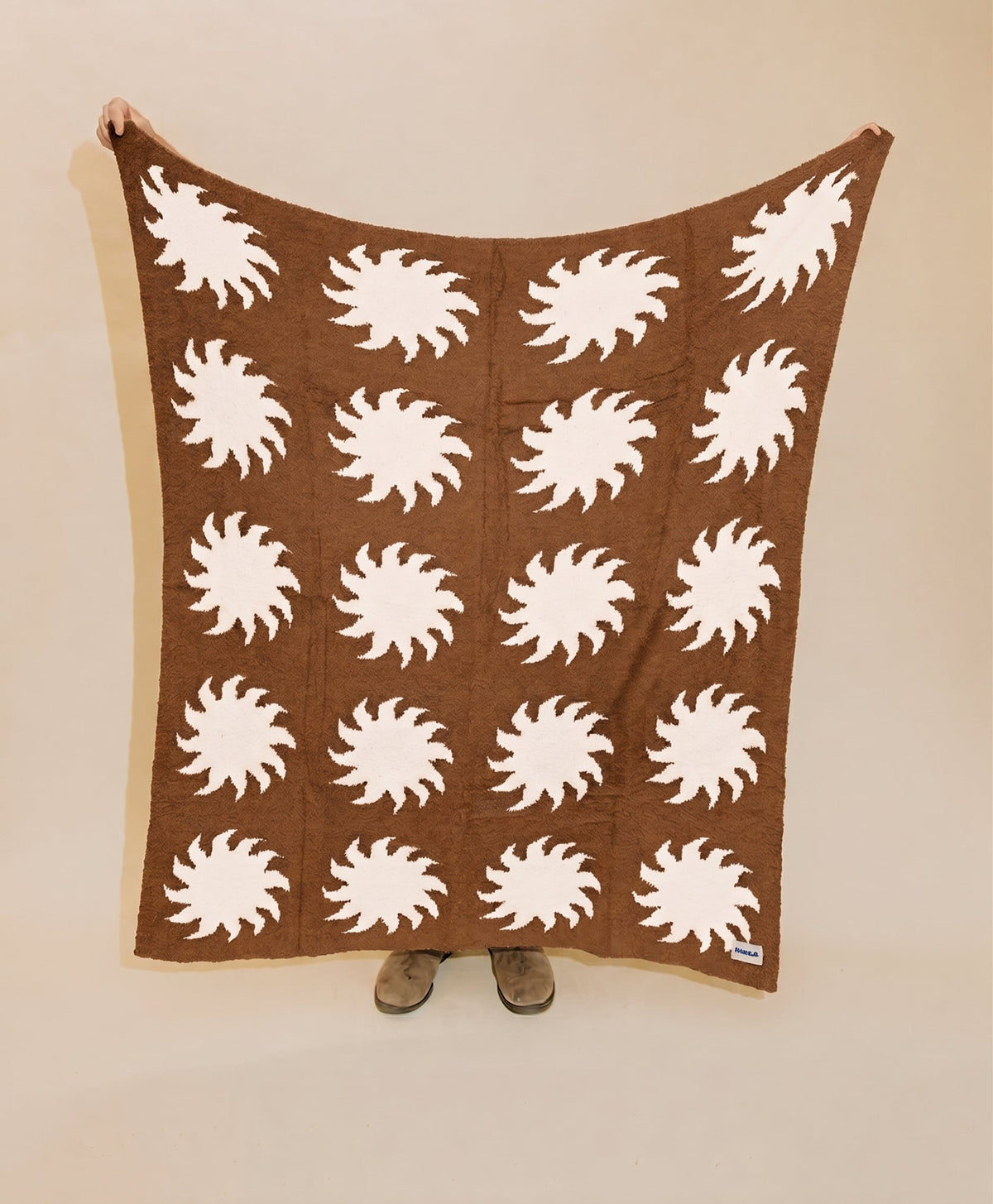 Sundream Suns Plush Throw - Mesa Brown