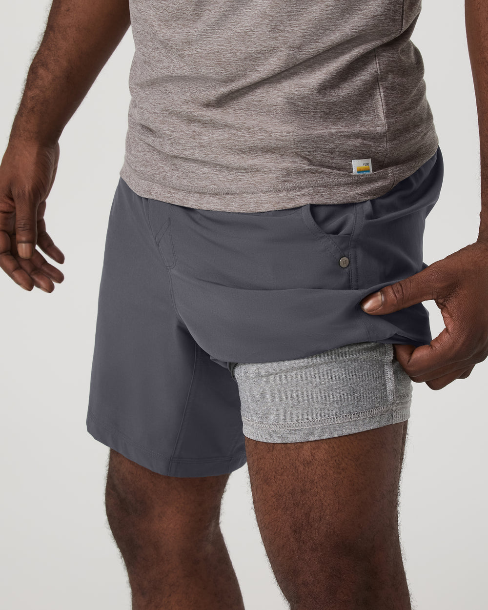 Vuori Kore Short Lined 7" Charcoal