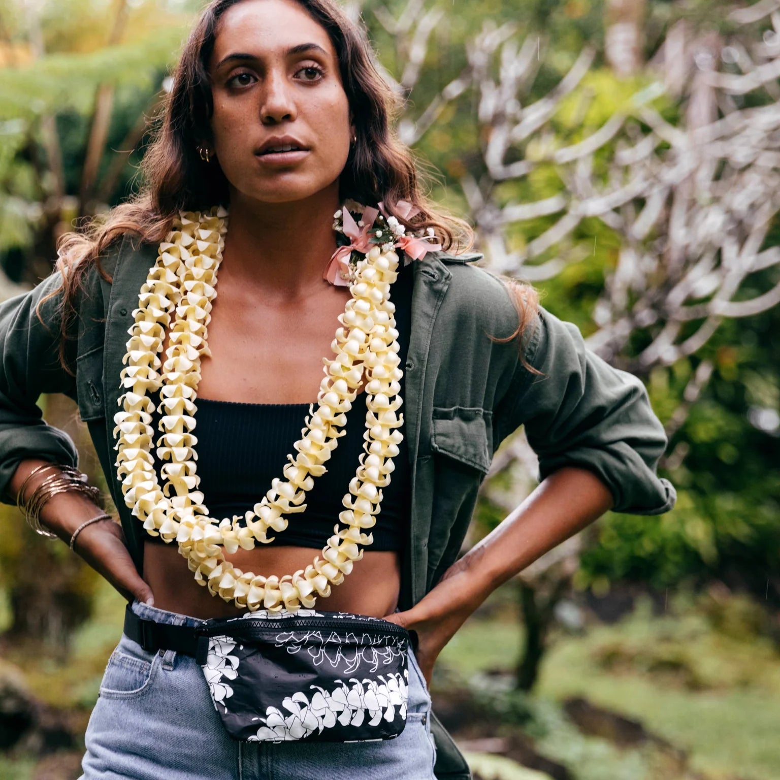 Aloha Collection Puakenikeni Mini Hip Pack White/Black